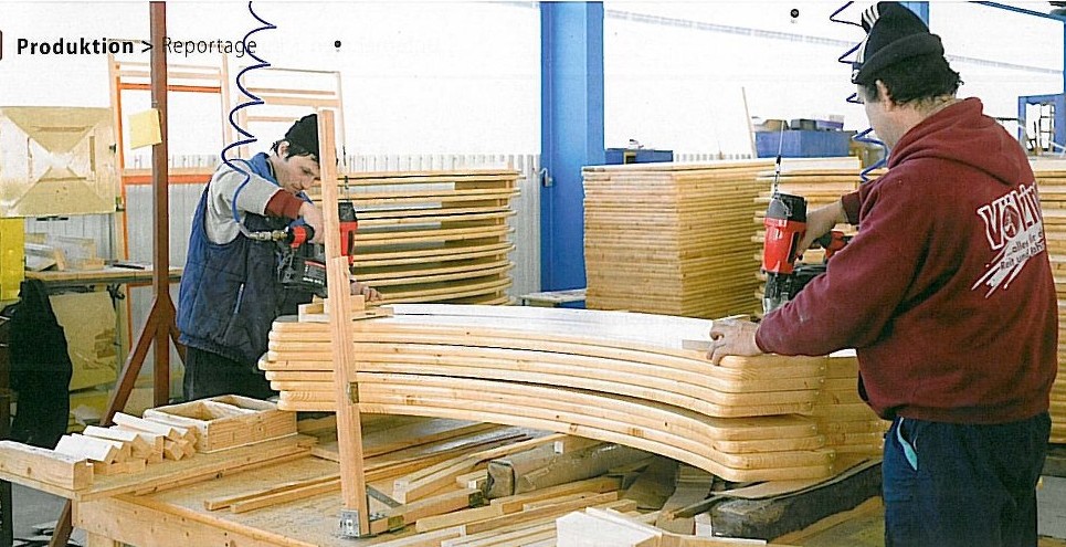 Stiskanje lamel v brezkončno širino za proizvodnjo plošč iz masivnega lesa